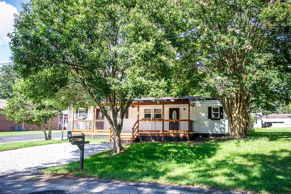 203 N Hampton Street, Westminster, SC 29693