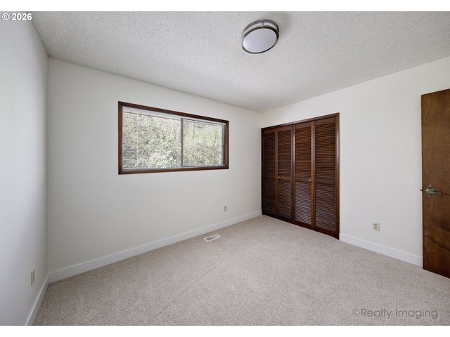 6902 Sw 2ND Ave, Portland, OR 97219