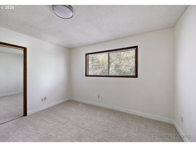 6902 Sw 2ND Ave, Portland, OR 97219