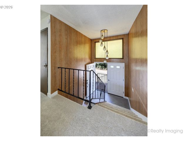 6902 Sw 2ND Ave, Portland, OR 97219