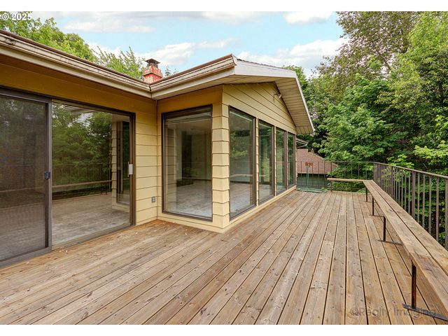 6902 Sw 2ND Ave, Portland, OR 97219