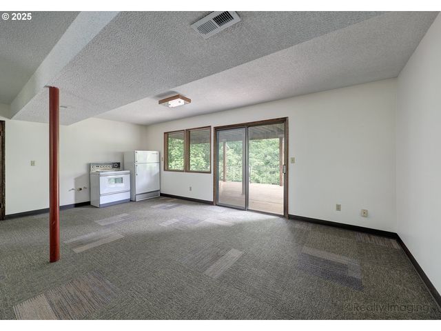 6902 Sw 2ND Ave, Portland, OR 97219
