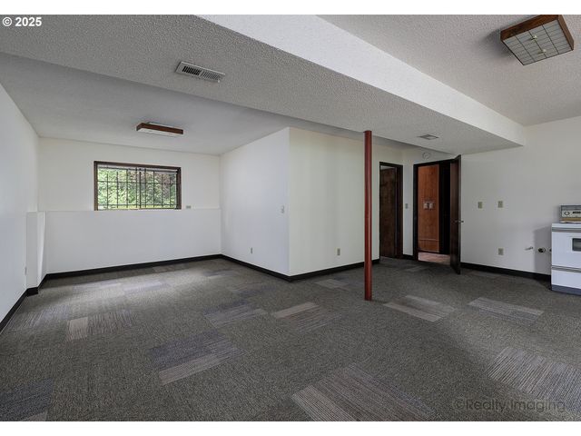 6902 Sw 2ND Ave, Portland, OR 97219