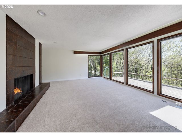 6902 Sw 2ND Ave, Portland, OR 97219