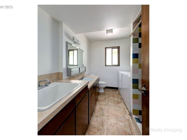 6902 Sw 2ND Ave, Portland, OR 97219