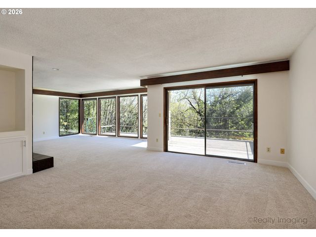 6902 Sw 2ND Ave, Portland, OR 97219