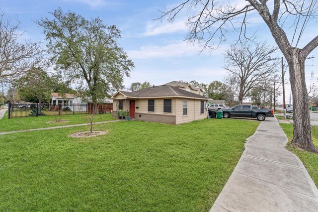 8221 Brockton Street, Houston, TX 77017