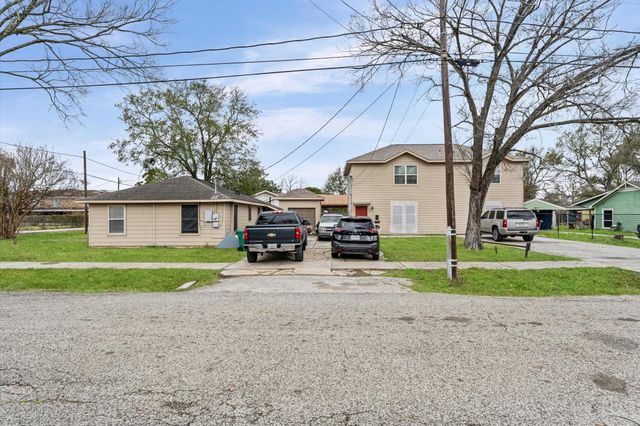 8221 Brockton Street, Houston, TX 77017