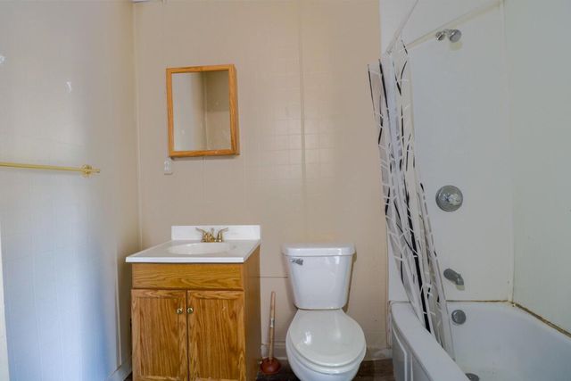 1801 W Meinecke AVENUE, Milwaukee, WI 53206