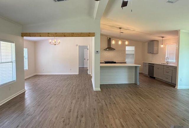 9500 Deer Path Dr, Denham Springs, LA 70706