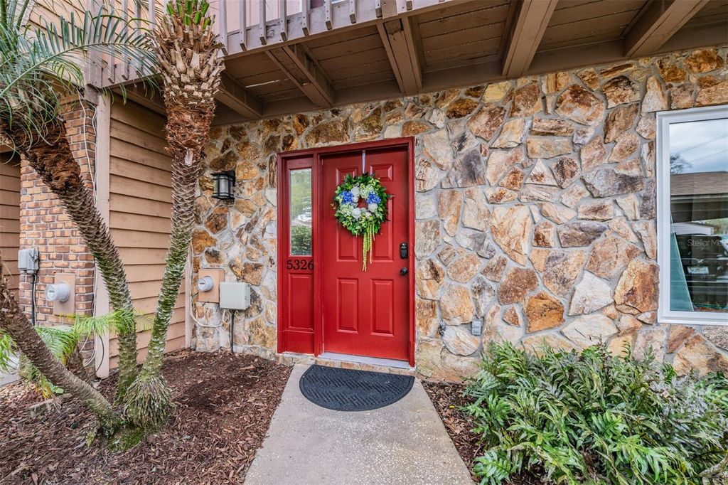 Image 2 of property listing at 5326 RIDGEWELL COURT, Tampa, FL 33624