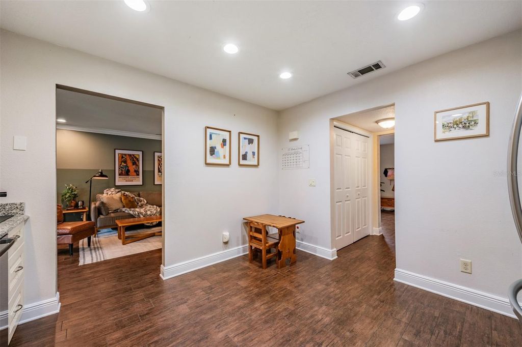 Image 8 of property listing at 5326 RIDGEWELL COURT, Tampa, FL 33624