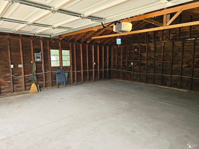 2955 Bridge Street, Trenton, MI 48183