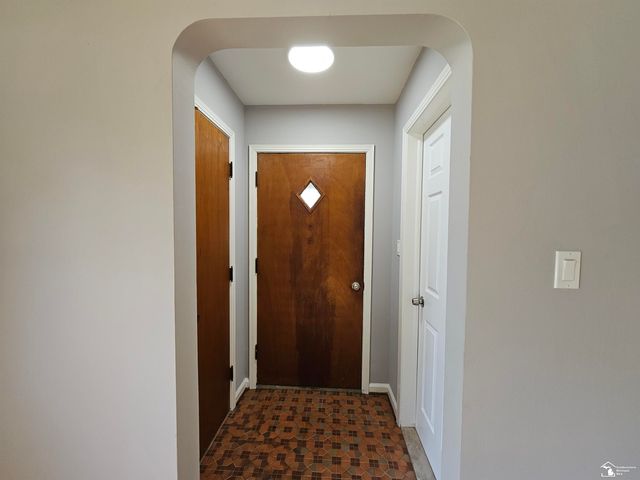 2955 Bridge Street, Trenton, MI 48183