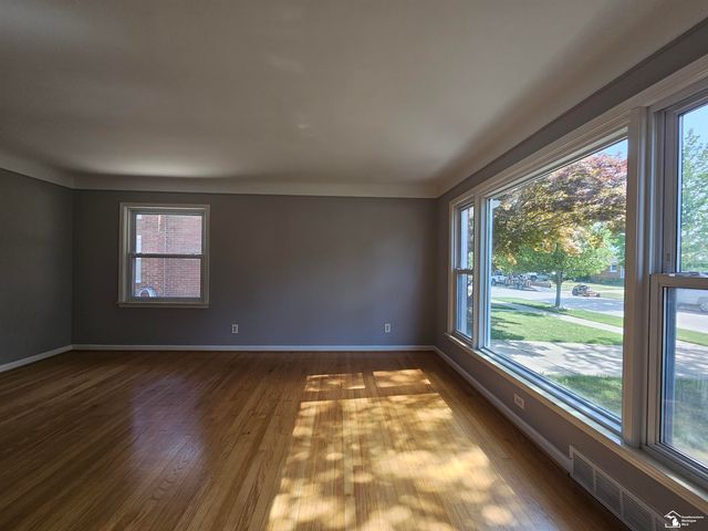 2955 Bridge Street, Trenton, MI 48183