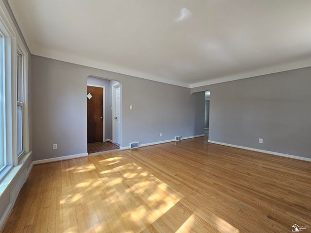 2955 Bridge Street, Trenton, MI 48183