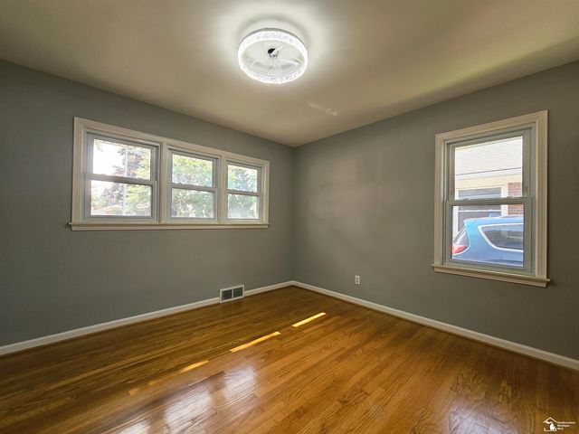 2955 Bridge Street, Trenton, MI 48183