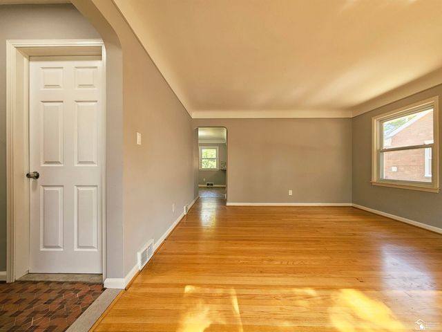 2955 Bridge Street, Trenton, MI 48183