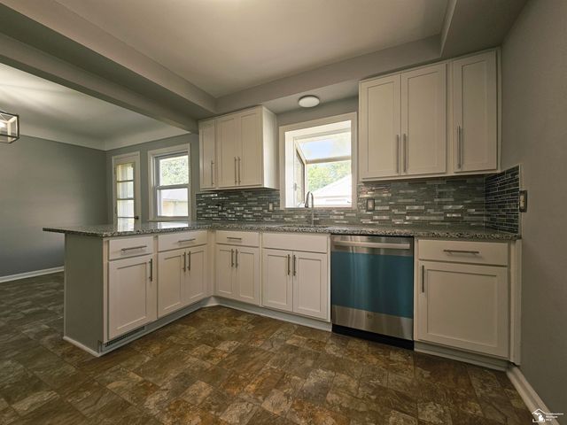 2955 Bridge Street, Trenton, MI 48183