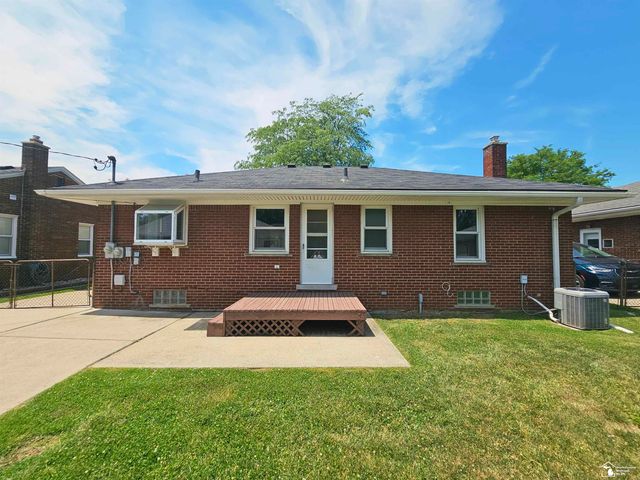 2955 Bridge Street, Trenton, MI 48183
