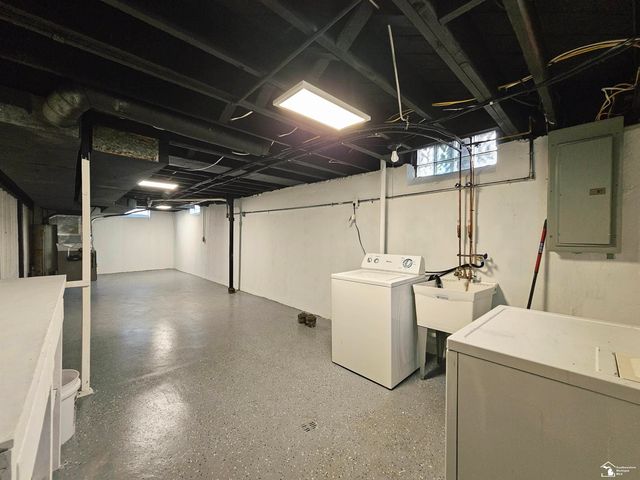 2955 Bridge Street, Trenton, MI 48183