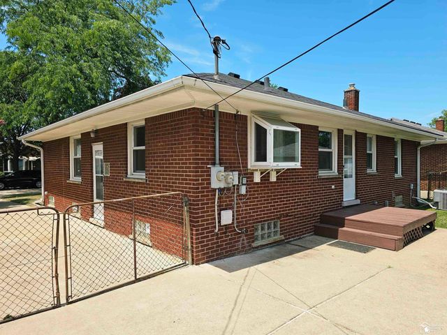 2955 Bridge Street, Trenton, MI 48183