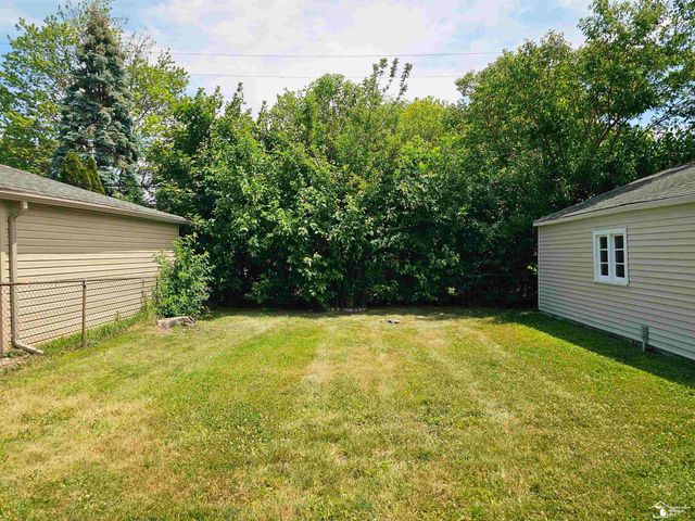 2955 Bridge Street, Trenton, MI 48183