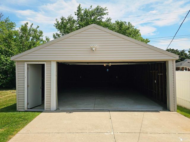 2955 Bridge Street, Trenton, MI 48183