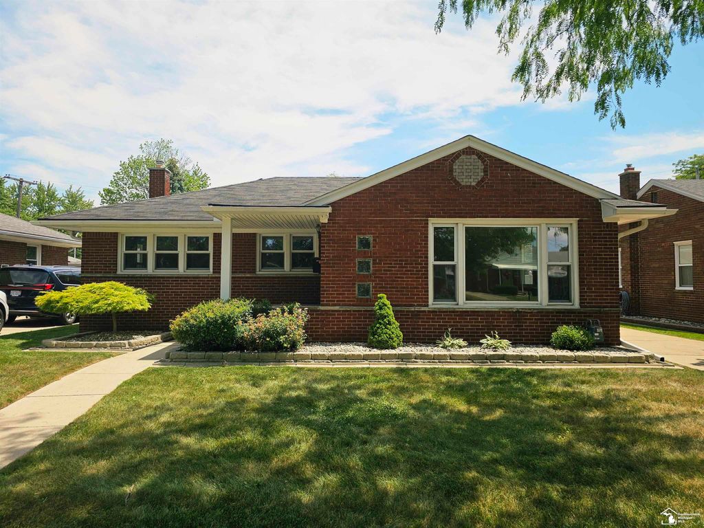 2955 Bridge Street, Trenton, MI 48183