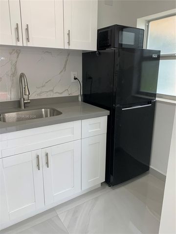 707 NE 15th St A, Fort Lauderdale, FL 33304