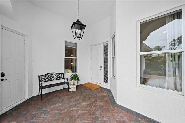 2951 Twin Oaks Way, Wellington, FL 33414