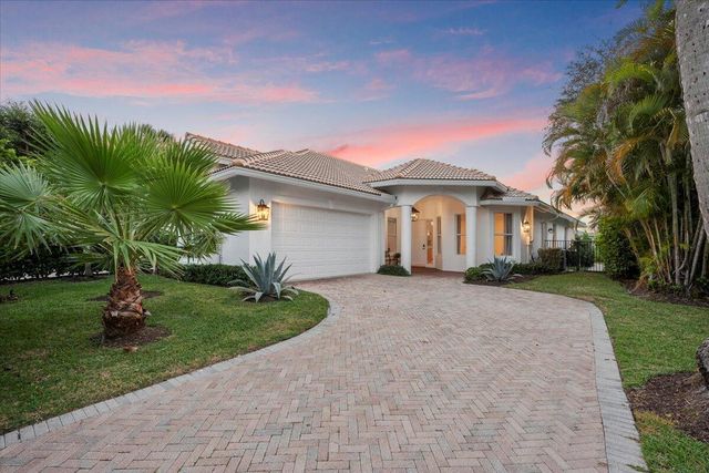 2951 Twin Oaks Way, Wellington, FL 33414