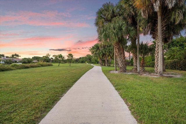 2951 Twin Oaks Way, Wellington, FL 33414