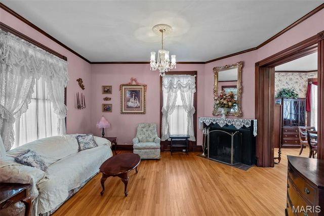 7038 Pernod Avenue, St Louis, MO 63139