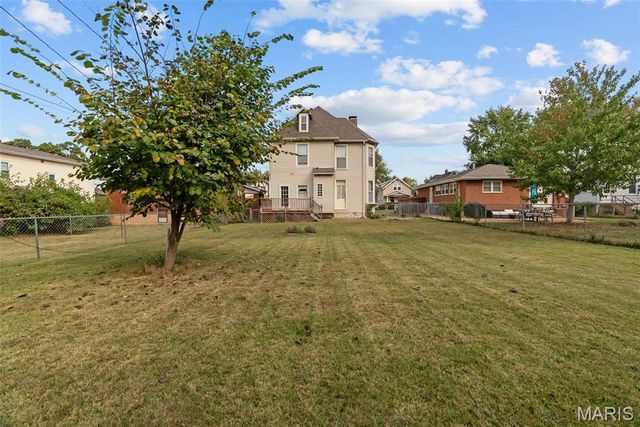 7038 Pernod Avenue, St Louis, MO 63139