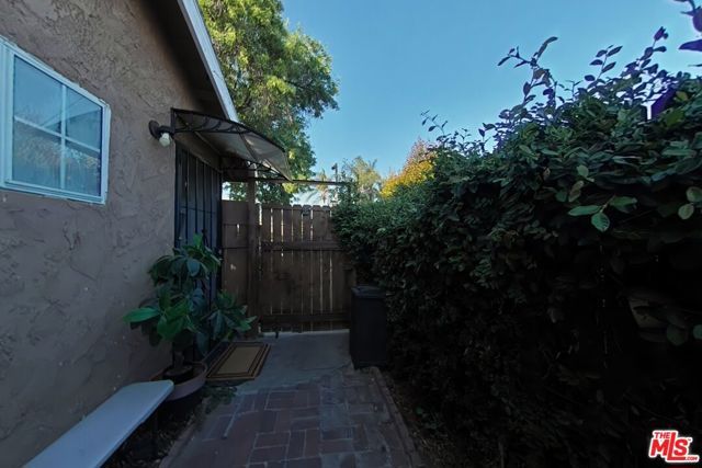 8731 Colbath Avenue, Los Angeles, CA 91402