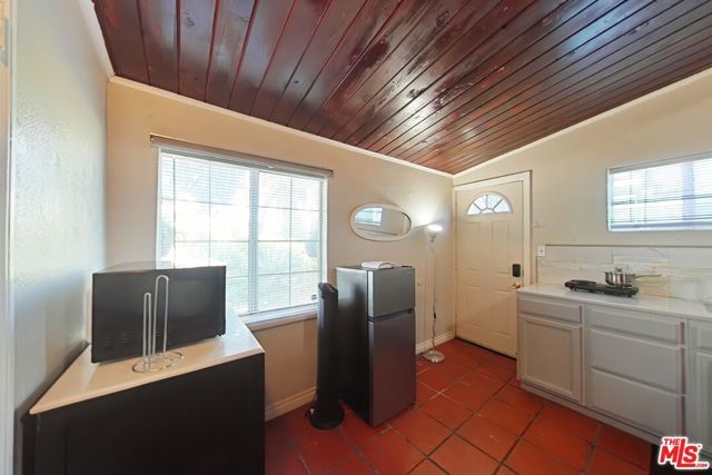 8731 Colbath Avenue, Los Angeles, CA 91402