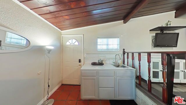 8731 Colbath Avenue, Los Angeles, CA 91402