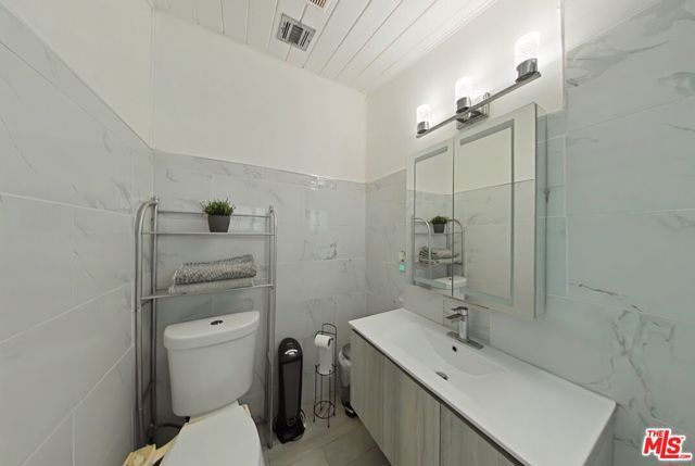 8731 Colbath Avenue, Los Angeles, CA 91402