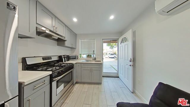 8731 Colbath Avenue, Los Angeles, CA 91402
