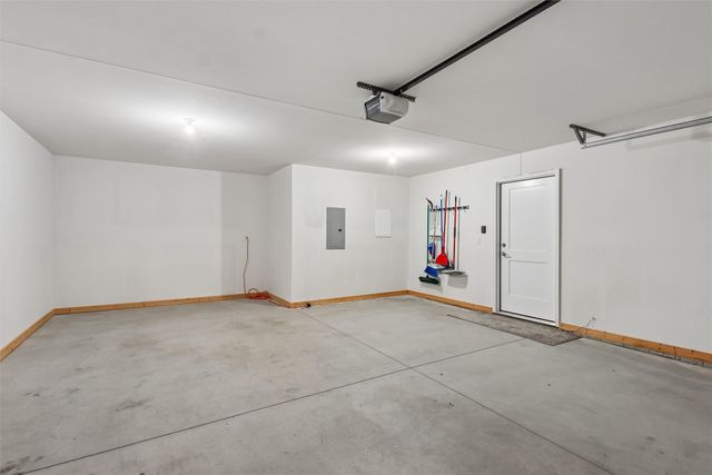 9056 Jem Lane, West Des Moines, IA 50266