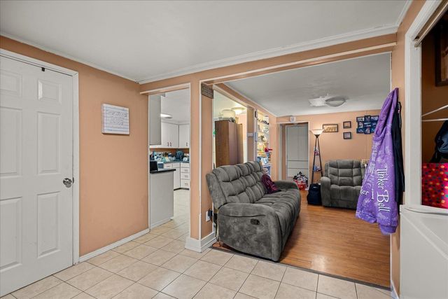 1227 E Augusta Ave, Spokane, WA 99207