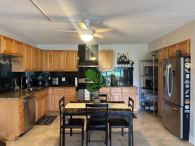 1102 Green Pine Boulevard B1, West Palm Beach, FL 33409
