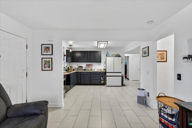 7524 Fruitridge Rd, Sacramento, CA 95820