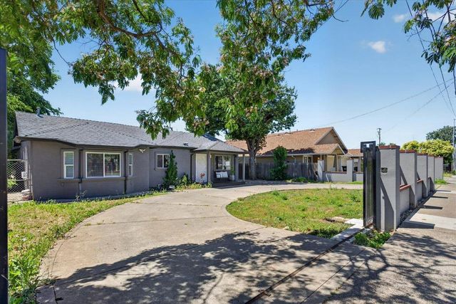 7524 Fruitridge Rd, Sacramento, CA 95820