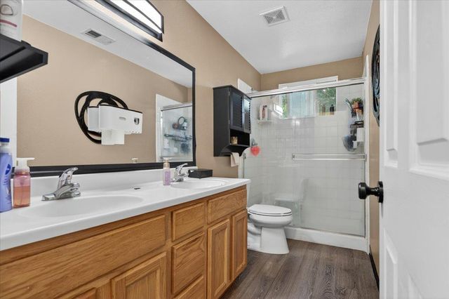 7524 Fruitridge Rd, Sacramento, CA 95820