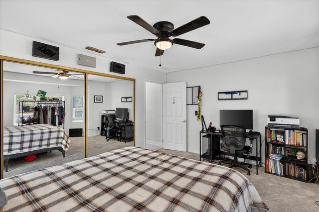 7524 Fruitridge Rd, Sacramento, CA 95820