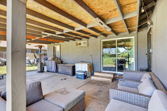 7524 Fruitridge Rd, Sacramento, CA 95820