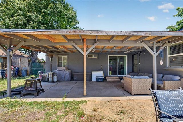 7524 Fruitridge Rd, Sacramento, CA 95820