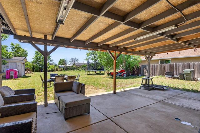 7524 Fruitridge Rd, Sacramento, CA 95820